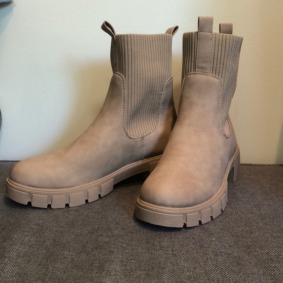 Qupid Beige Chunky Lug Sole Platform Elastic Sock Ankle Bootie Boots wom… - Picture 2 of 8